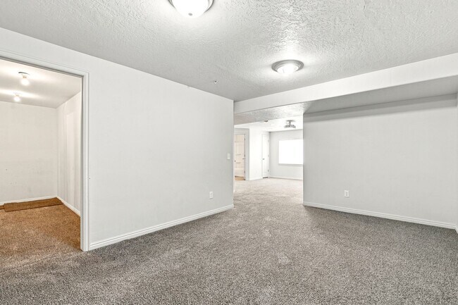 Building Photo - Beautiful Townhome in American Fork!