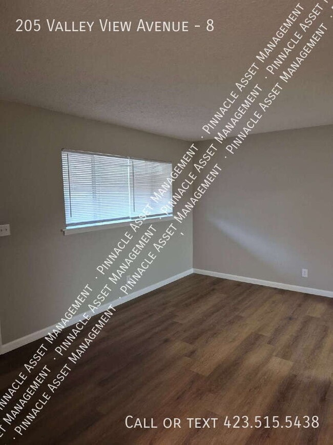 Building Photo - 205 Valley View Ave