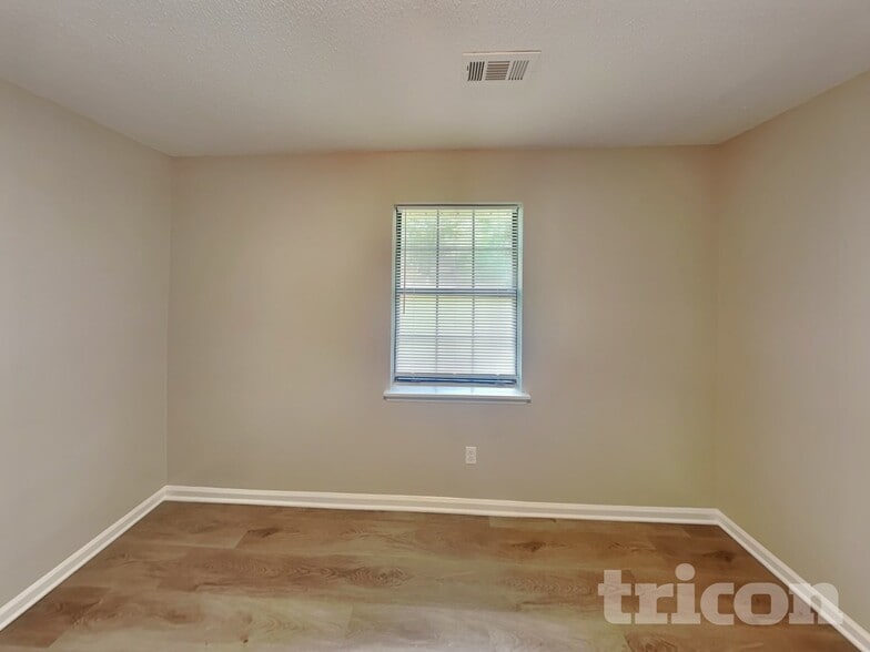 Building Photo - 6631 Flat Rock Dr