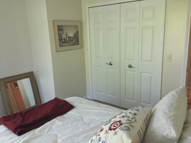 Building Photo - 1123 Joyce Ln