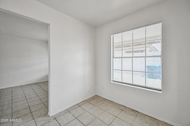 Building Photo - 2901 E Campo Bello Dr