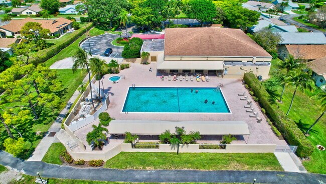 Building Photo - 2925 Riviera Dr