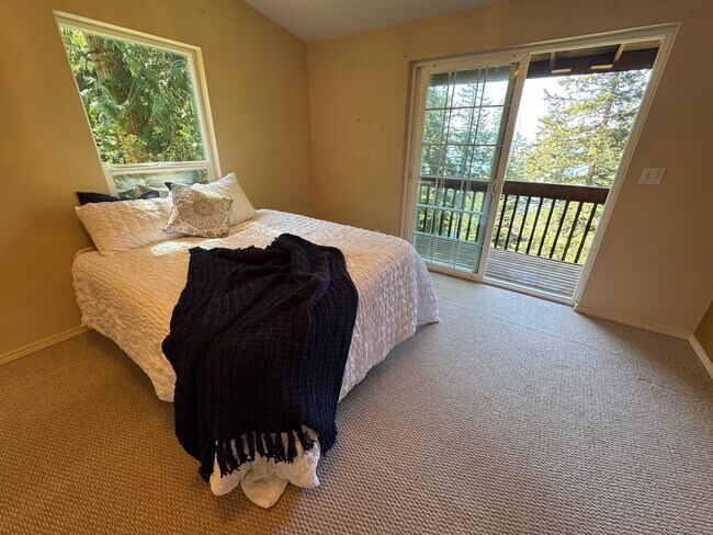 Building Photo - Guemes Island 3 Bed, 2.5 Bath with Partial View