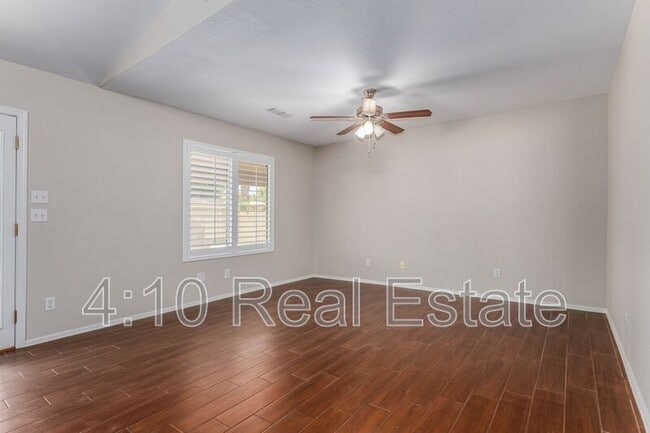Building Photo - 2085 W Harbour Dr