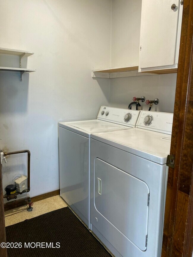 Building Photo - 7 Madras Ct