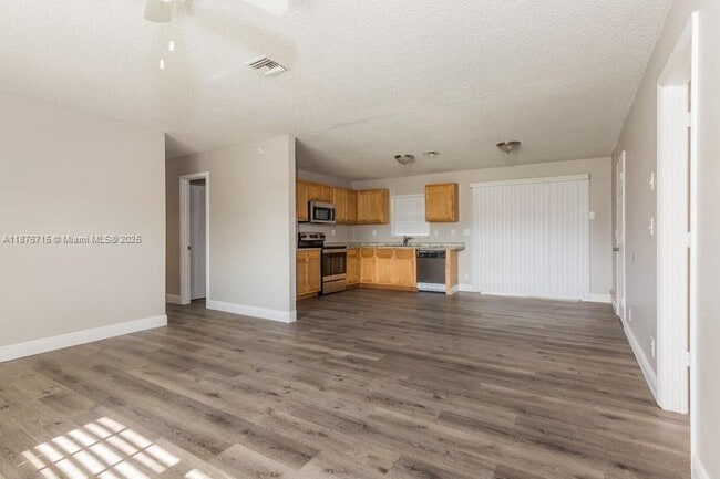 Building Photo - 2424 Angler Dr