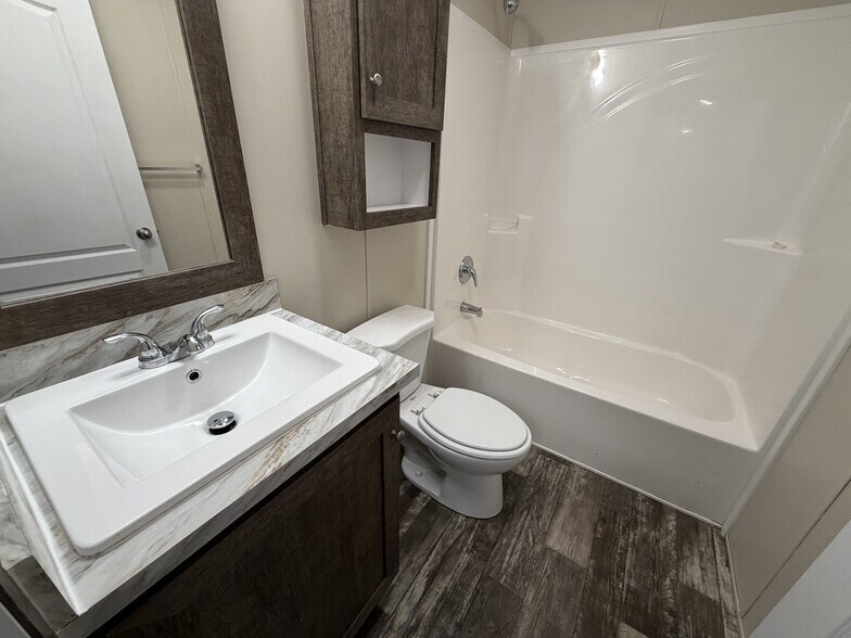 Building Photo - 38070 Ducharme Dr