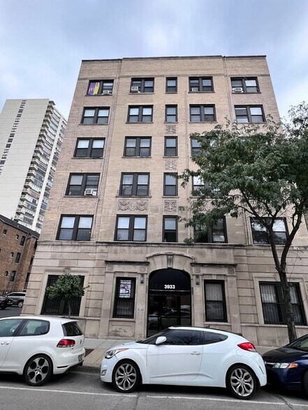 Primary Photo - 3931 N Clarendon Ave