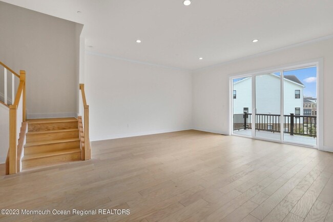 Building Photo - 3 Valiant Ct