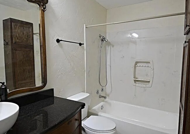 Building Photo - 3 bed 2 bath in Midway ISD