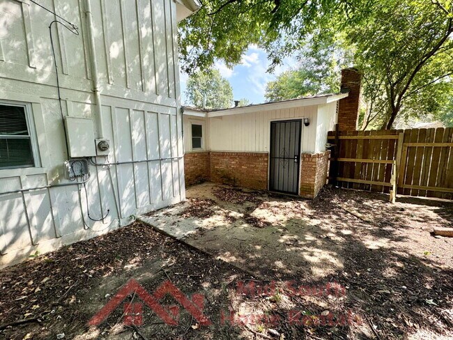 Building Photo - 2452 Debby Dr