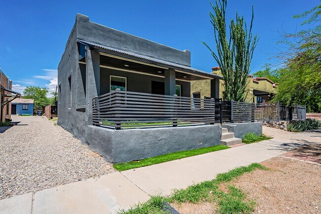 Building Photo - 835 E 8th St