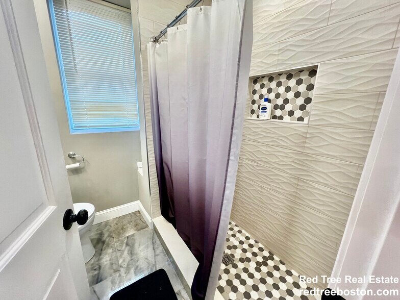 Building Photo - 1914 Beacon St