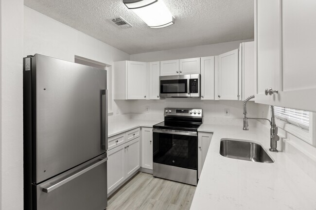 Building Photo - 334 Calhoun Ave