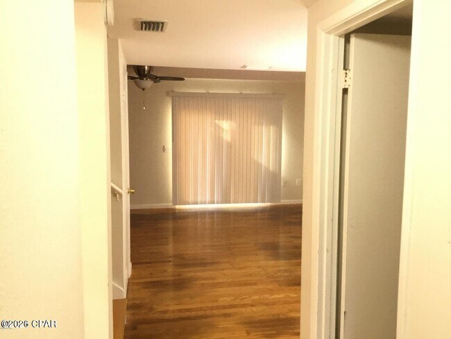 Building Photo - 1025 W 19th St