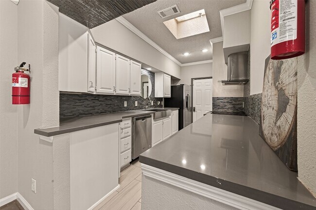 Building Photo - 4024 Breakwood Dr
