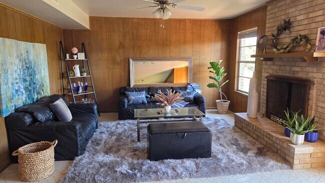 Building Photo - 2910 Wacos Dr