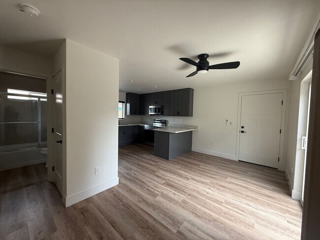 Building Photo - DSI248