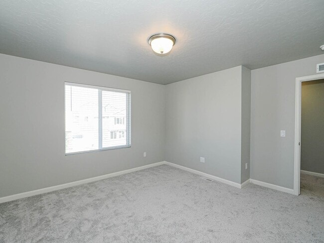 Building Photo - Saratoga Springs Twin Home