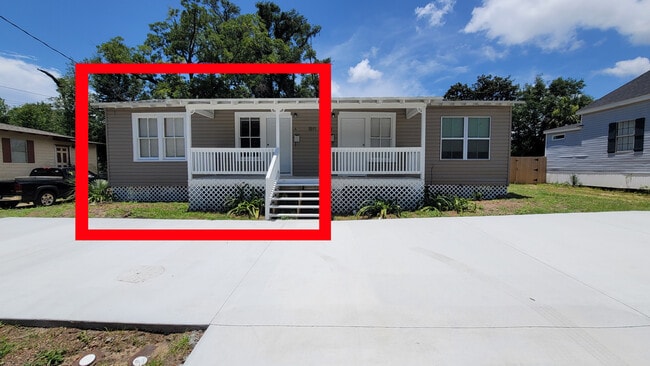 Building Photo - 1511 N Davis Hwy