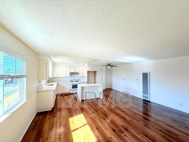 Building Photo - 207 N Mathews St