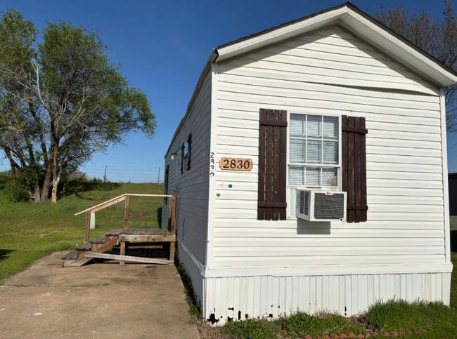 Building Photo - 2830 Mark Cir