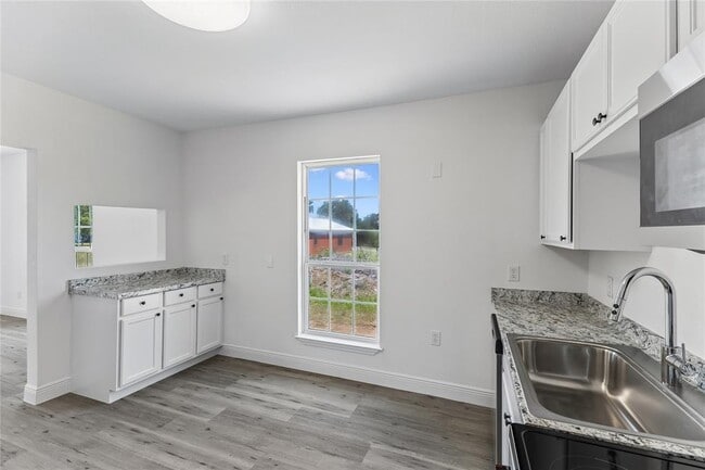 Building Photo - 255 Foothill Rd
