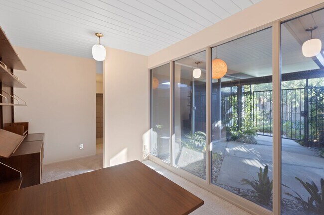 Building Photo - Stunning Mid-Century Modern 4 BR 3 BA with Bonus Room and Office