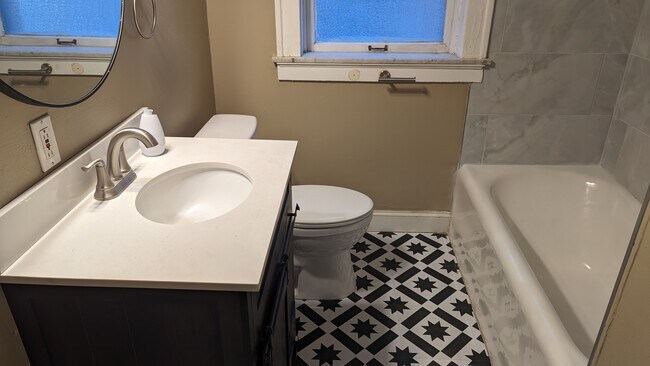 Building Photo - 5042 Mardel Ave