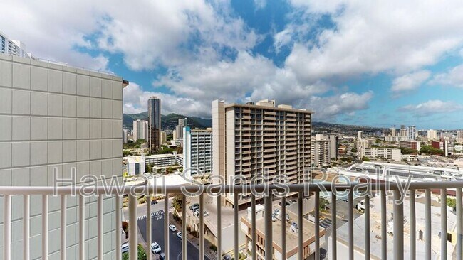 Building Photo - 750 Amana St