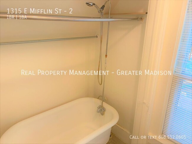 Building Photo - 1315 E Mifflin St