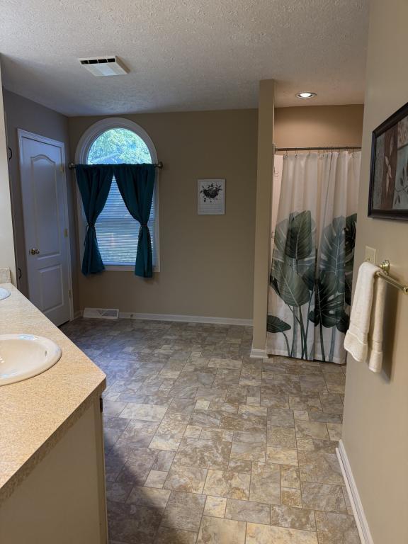 Building Photo - 596 Forest Creek Dr