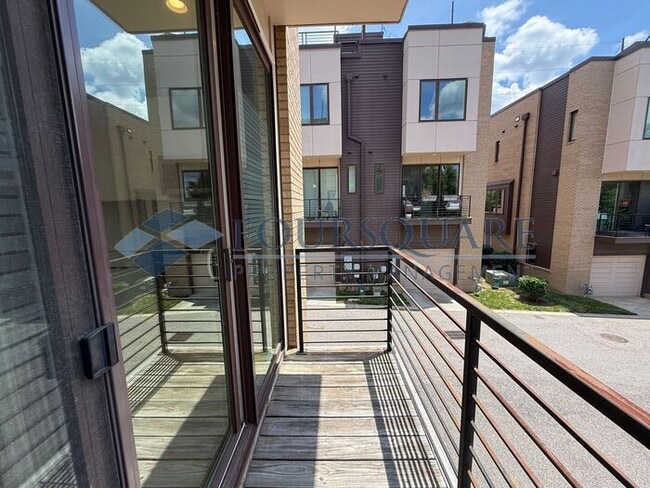 Building Photo - Beautiful  3-Bed / 3.5-Bath End-Unit Townhome with Rooftop Patio, Skyline Views & Climate-Control...