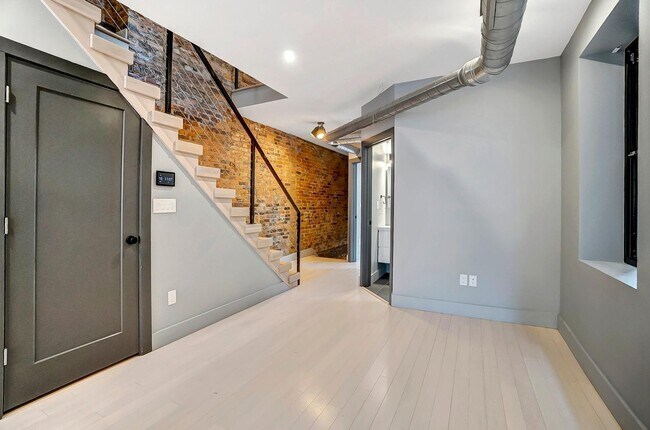 Building Photo - 1534 Republic St