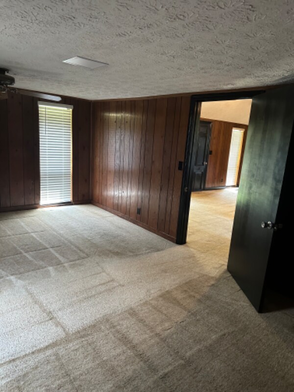 Building Photo - 7152 Hall Rd