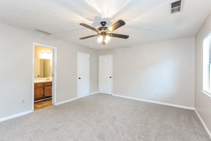 Building Photo - 3240 Grand Central Dr