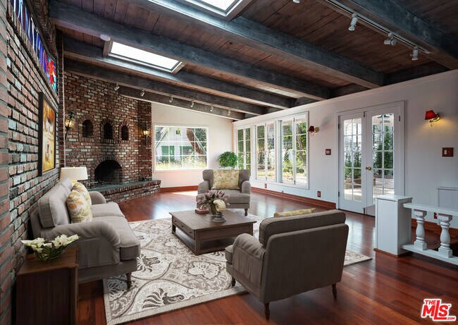 Primary Photo - 14842 Morrison St