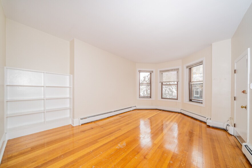 Building Photo - 1728 Beacon St