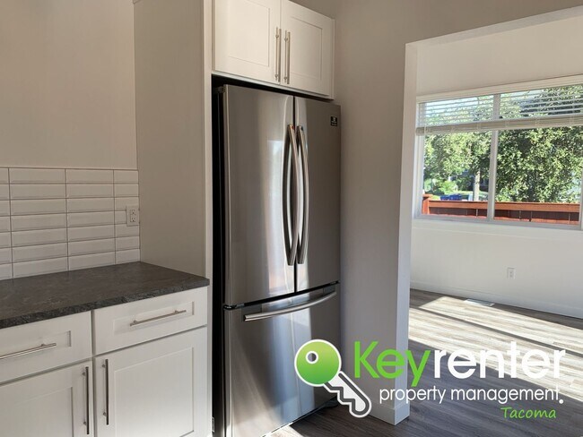 Building Photo - Newly Remodeled Centrally Located Tacoma H...