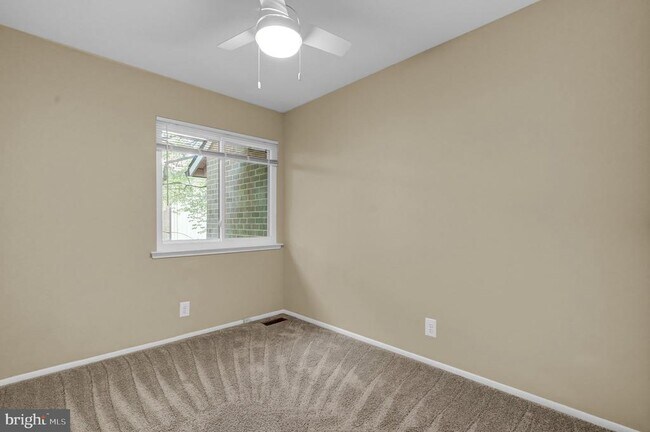 Building Photo - 2665 Glengyle Dr