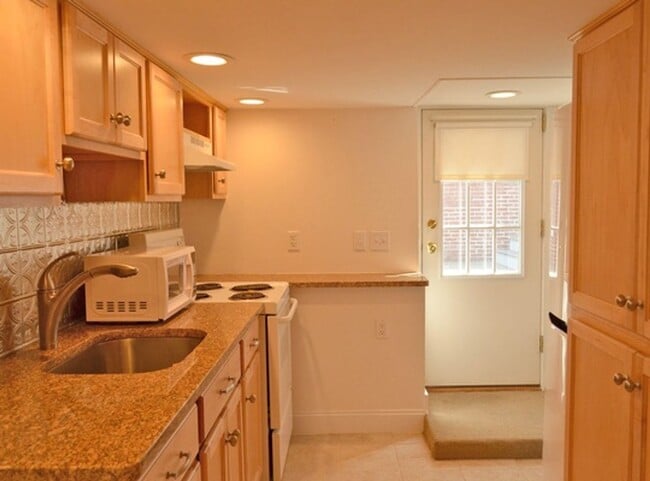 Building Photo - 9 Broadway Ave