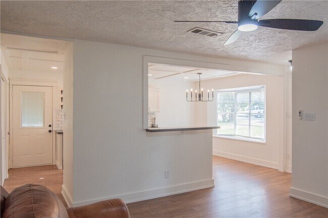 Building Photo - 3213 Heatherwood Dr