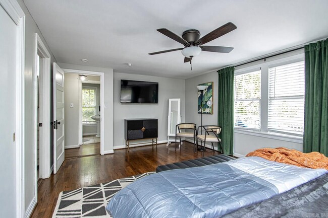 Building Photo - 4816 Kenyon Dr