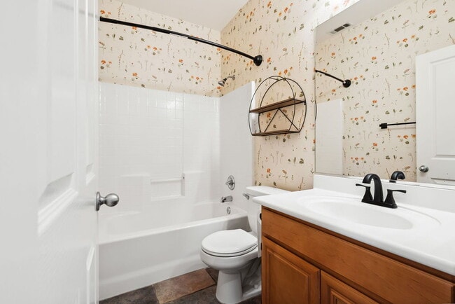 Building Photo - "Luxurious 2-Bed Condo Retreat with Fireplace & Pool Oasis in Ventura!"