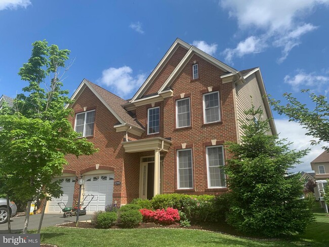 Building Photo - 42900 Southview Manor Dr