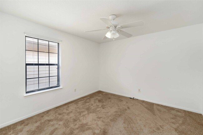 Building Photo - 13834 Trumpetvine St