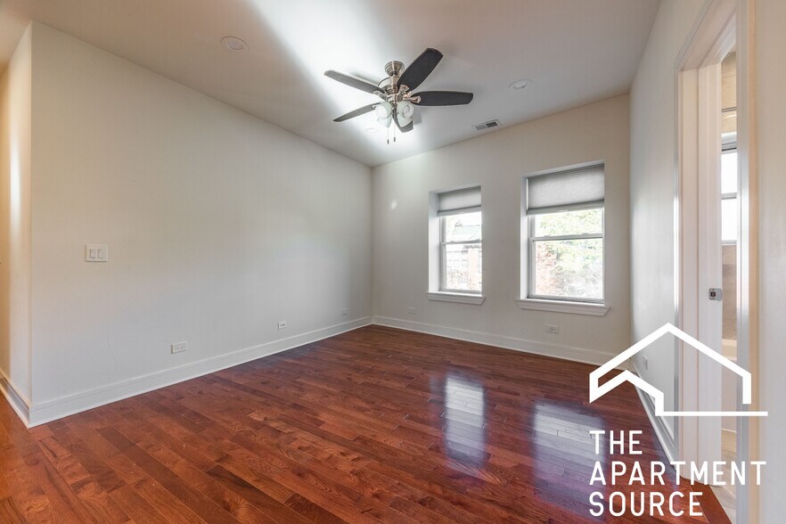 Building Photo - 1159 W Lunt Ave