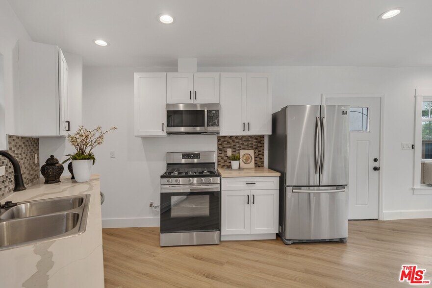 kitchen - 912 Sanborn Ave