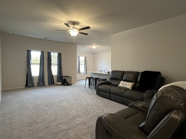 Building Photo - "ROOMMATE Wanted"