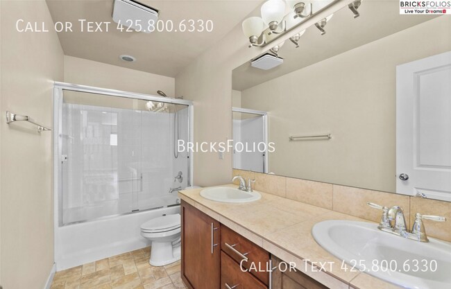 Building Photo - 10550 Sheridan Cres NE